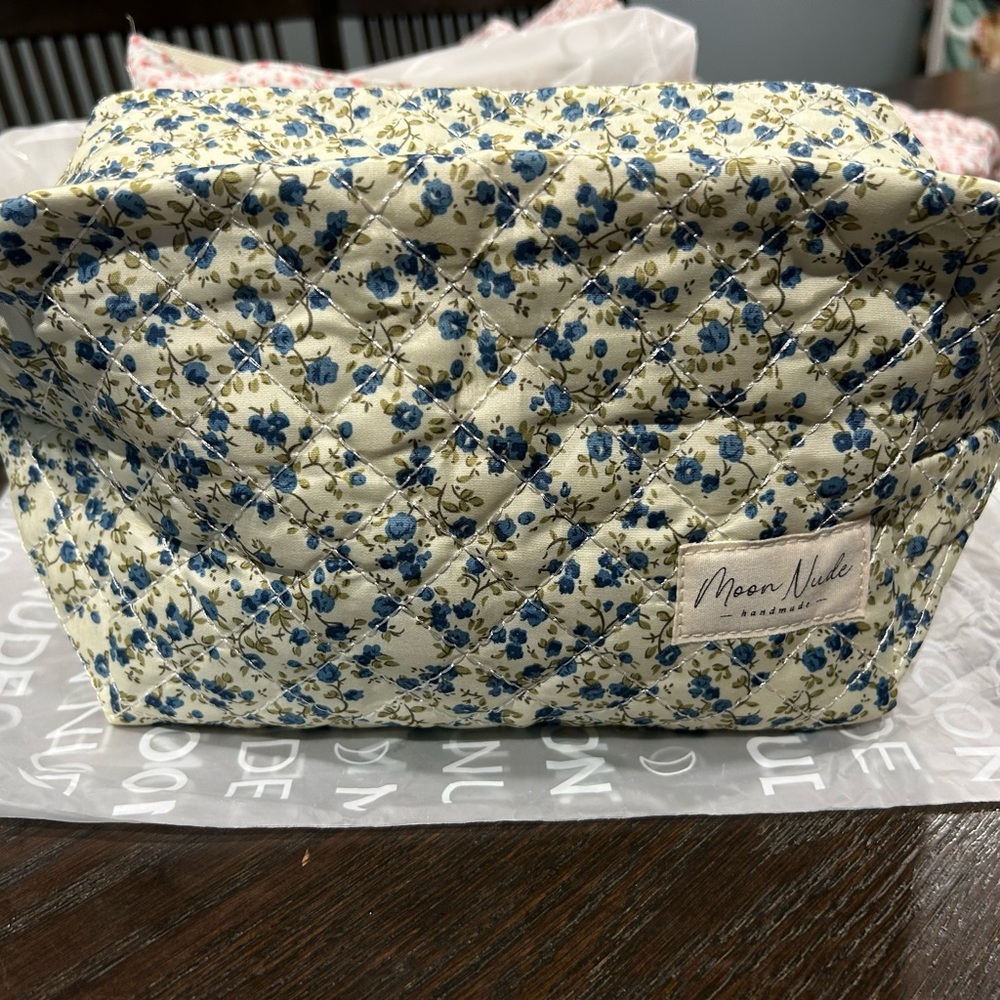 Moon nude large makeup bag